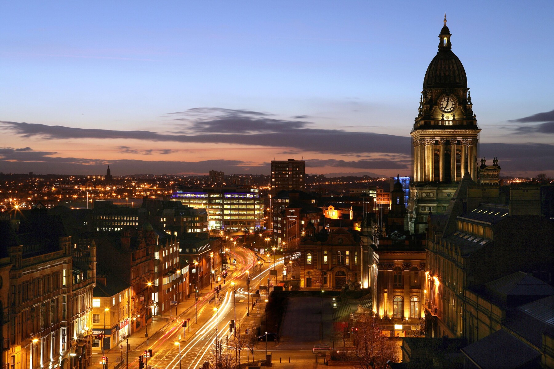 Leeds Town Hall at night